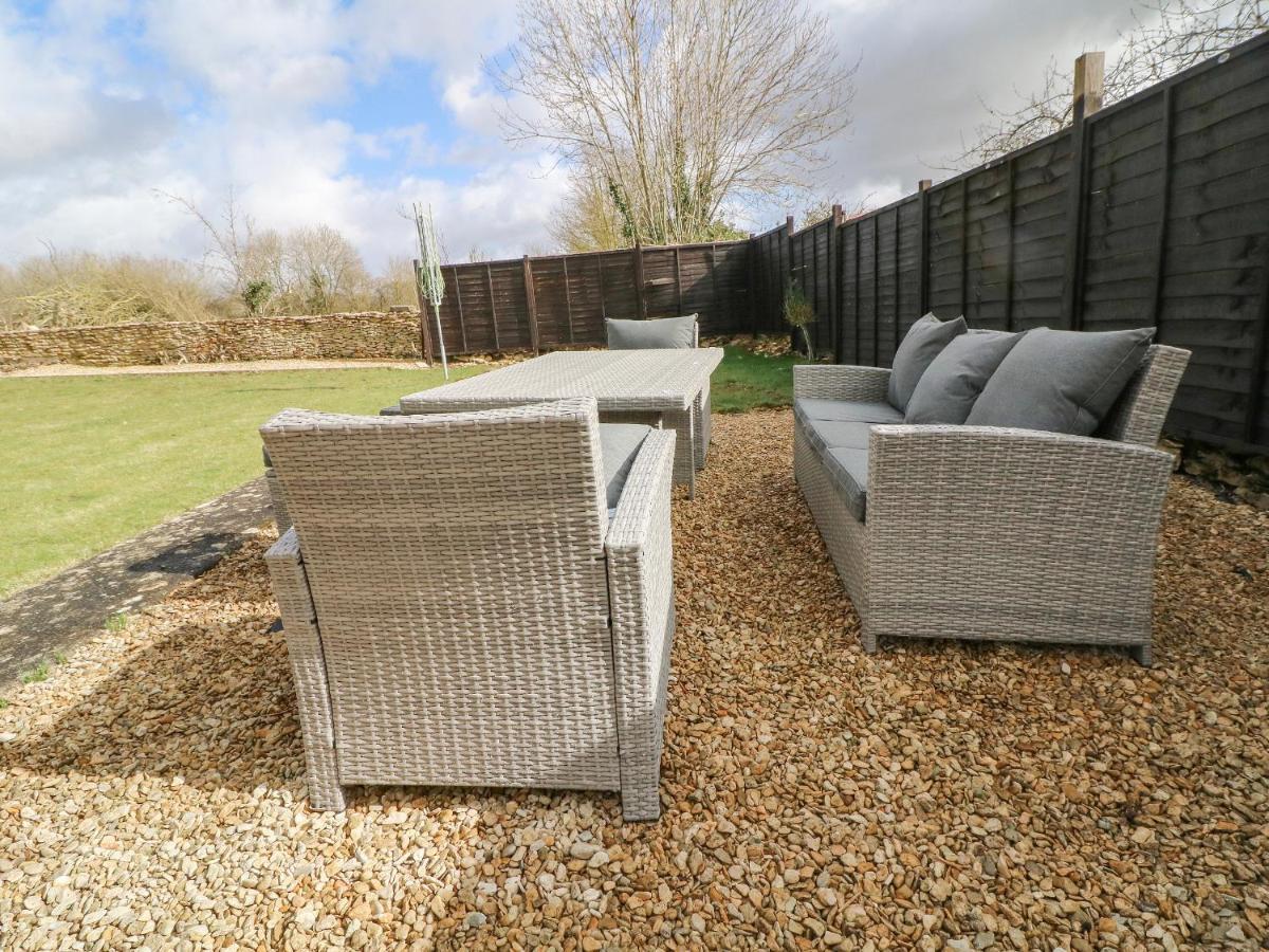 Honeystones Villa Witney Exterior foto
