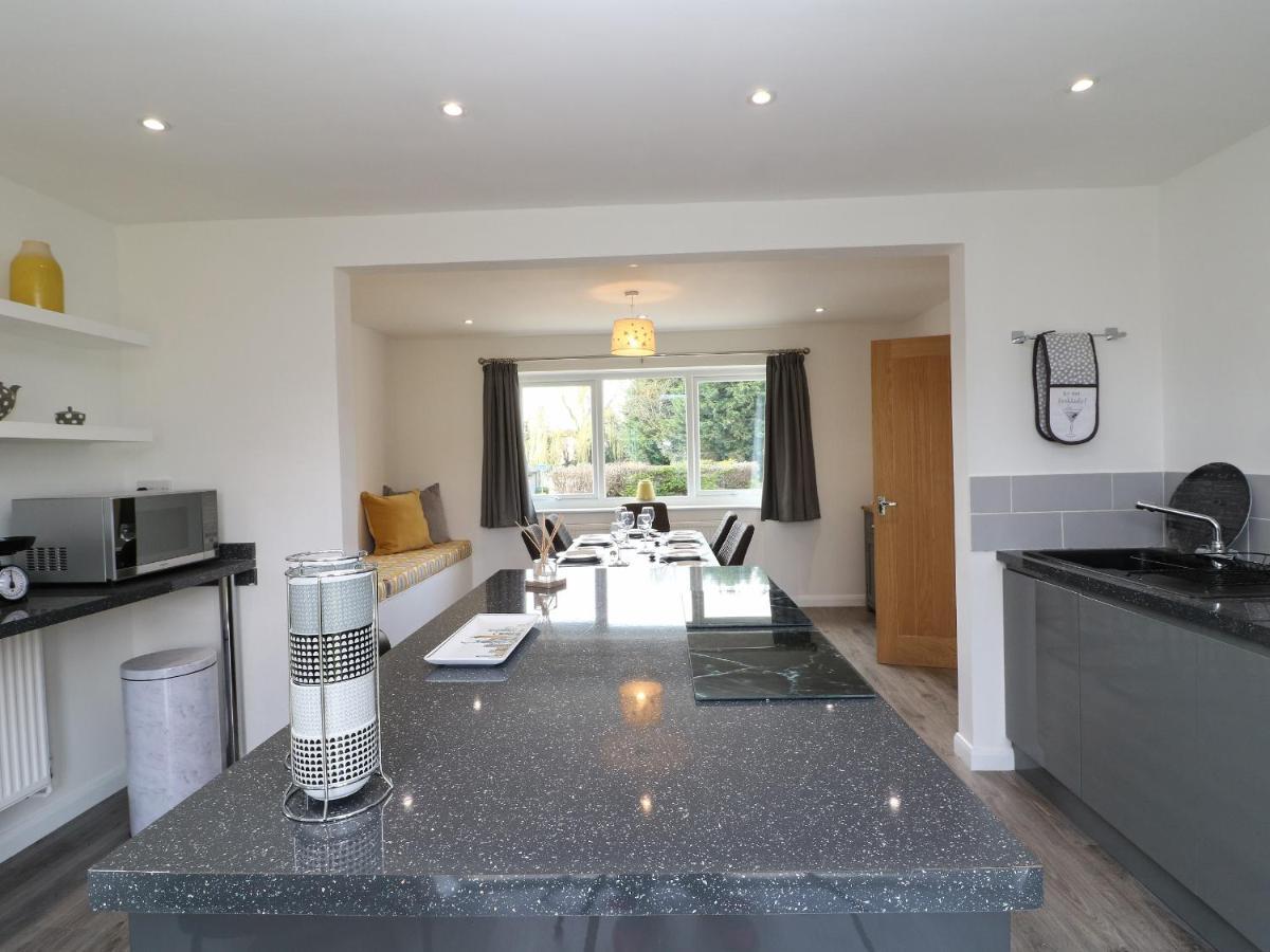 Honeystones Villa Witney Exterior foto